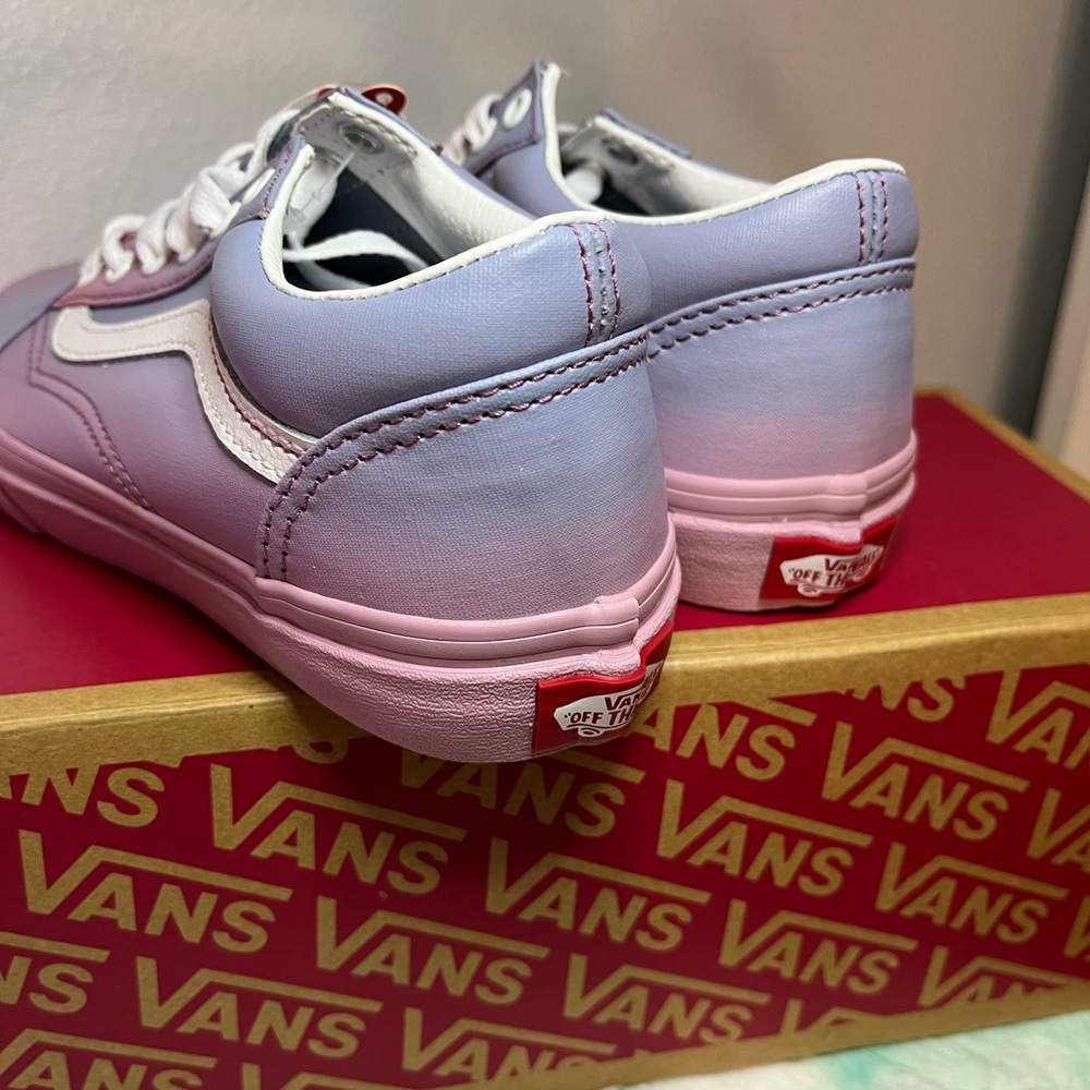Vans - Picture 3 of 4